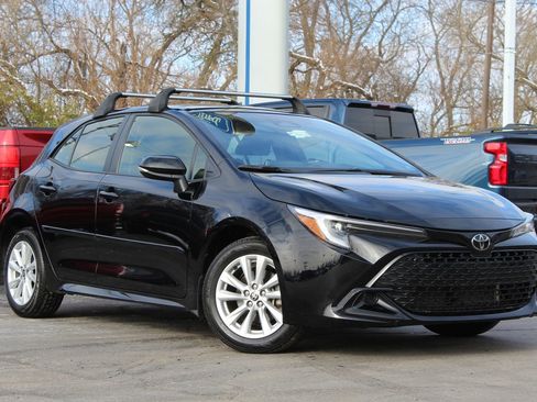 Used 2025 Toyota Corolla SE image 1