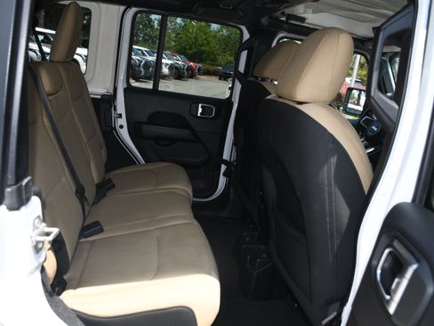 Used 2021 Jeep Wrangler Unlimited Sahara AWD/4WD image 17