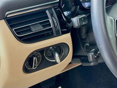 Certified 2023 Porsche Macan image 14