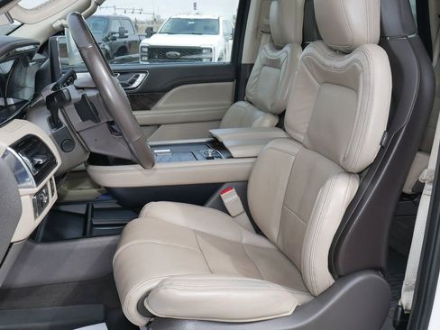 Used 2022 Lincoln Navigator L Reserve image 4