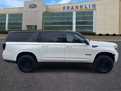 Used 2023 GMC Yukon XL AT4 w/ AT4 Premium Package image 8