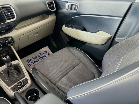 Used 2024 Hyundai Venue Limited image 32