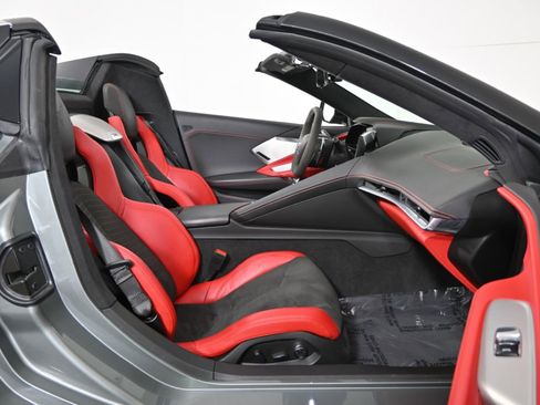 Used 2022 Chevrolet Corvette Stingray Premium Conv w/ Z51 Performance Package image 18