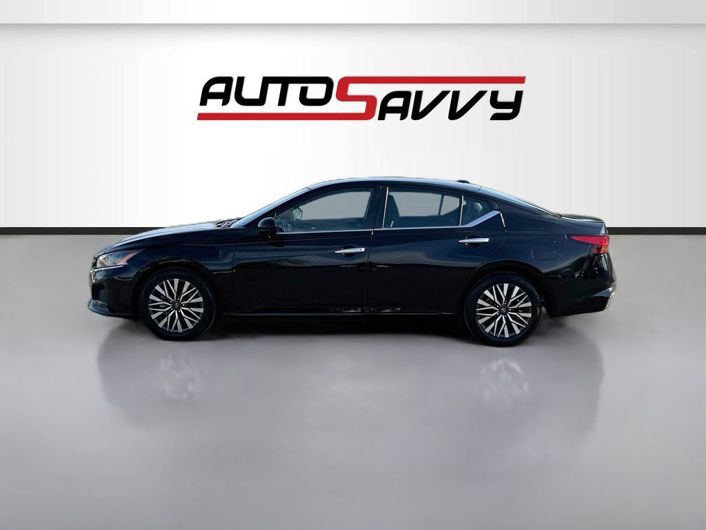 Used 2024 Nissan Altima 2.5 SV FWD image 4