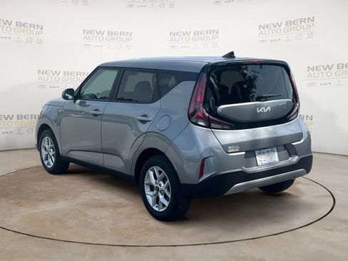 Used 2025 Kia Soul LX w/ LX Technology Package FWD image 3