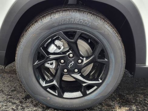 New 2026 Chevrolet Trax LT w/ Midnight Edition FWD image 5