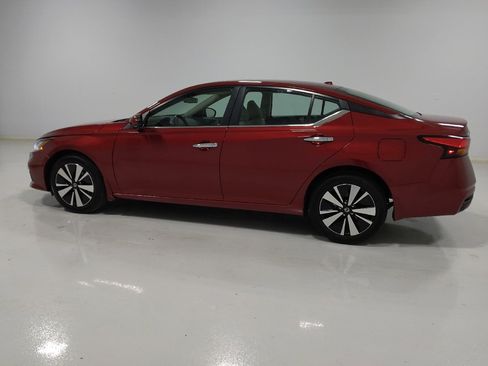 Used 2022 Nissan Altima 2.5 SV w/ SV Premium Package image 3