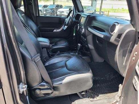 Used 2014 Jeep Wrangler Unlimited Rubicon AWD/4WD image 12