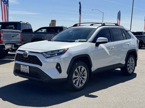 Used 2023 Toyota RAV4 XLE Premium FWD image 4