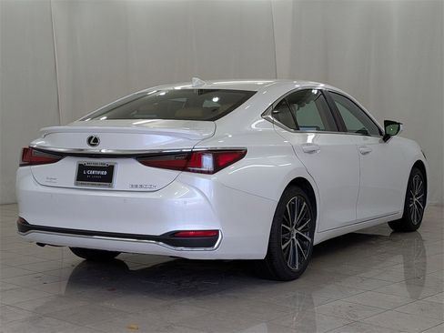 Certified 2024 Lexus ES 300h w/ Premium Package image 9