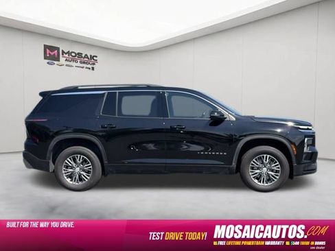 Used 2026 Chevrolet Traverse LT FWD image 8