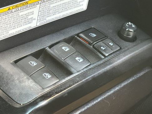 Used 2020 Toyota Tacoma TRD Off-Road AWD/4WD image 30