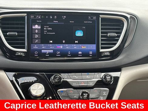 Used 2024 Chrysler Pacifica Touring-L FWD image 16