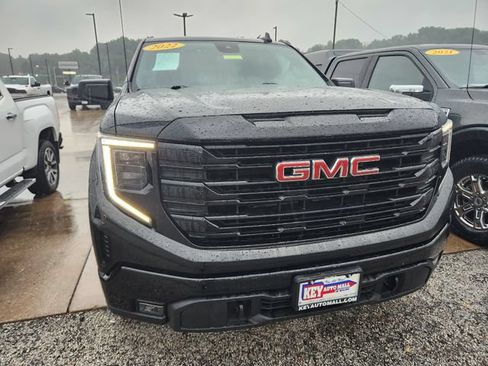 Used 2022 GMC Sierra 1500 Elevation AWD/4WD image 2