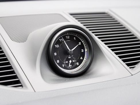 Certified 2025 Porsche Macan image 20