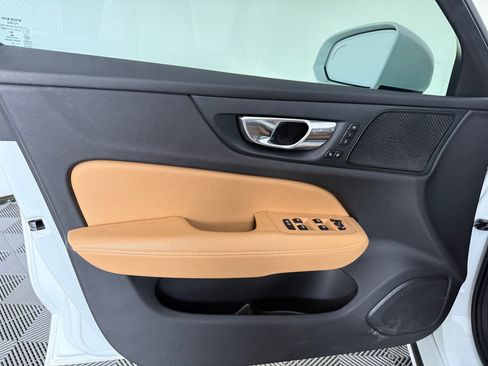Used 2020 Volvo V60 T5 Momentum FWD image 12