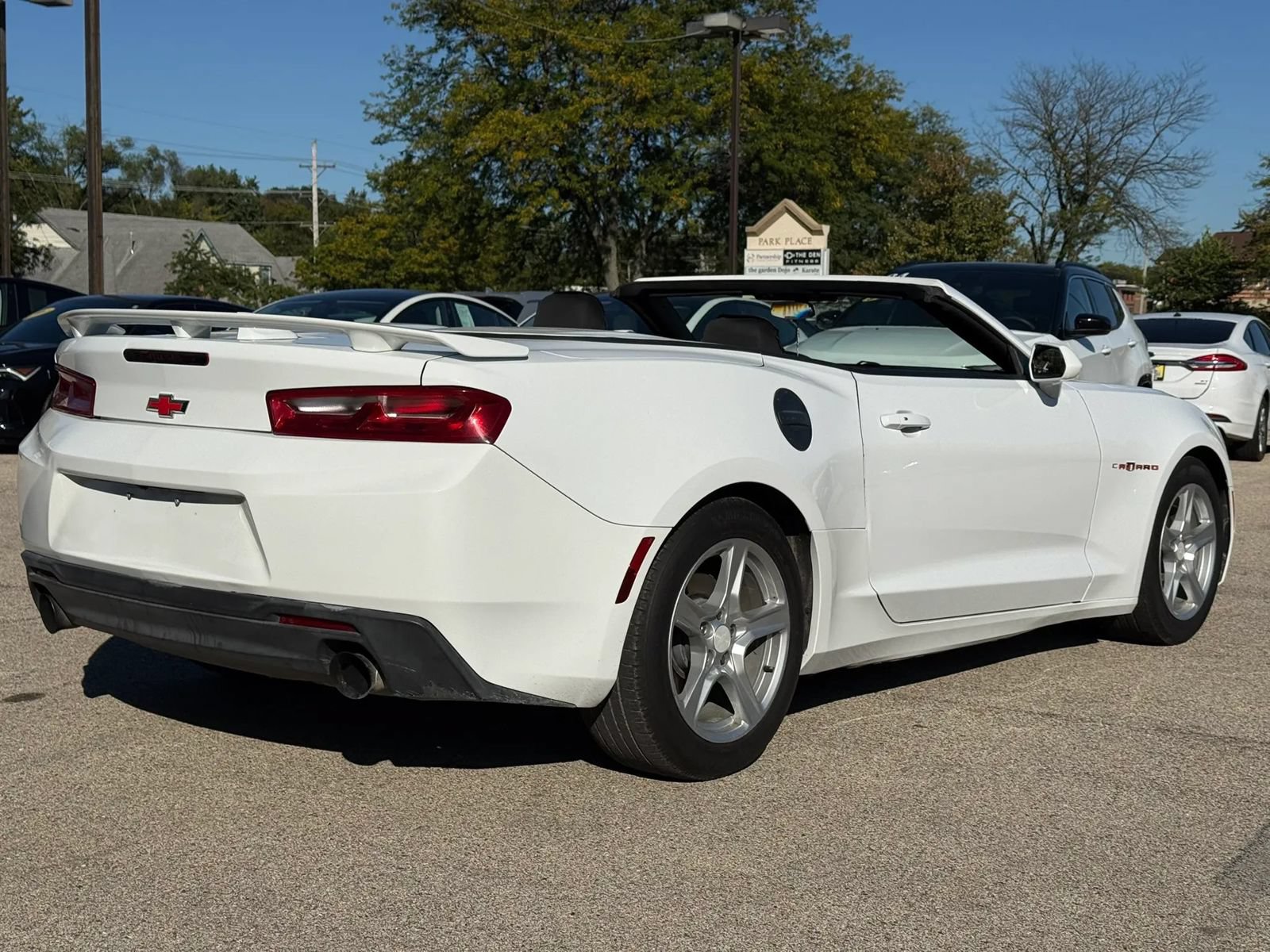 Used 2018 Chevrolet Camaro LT RWD image 8