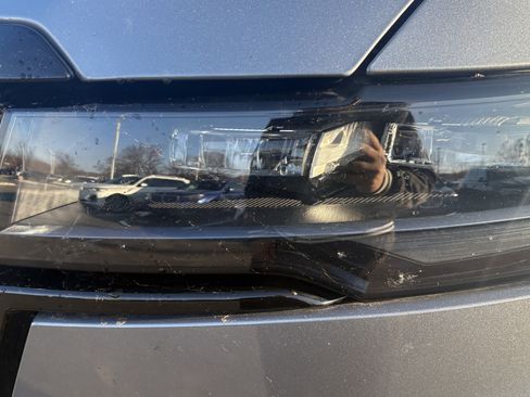 Used 2022 Cadillac Escalade ESV Sport w/ Touring Package image 6