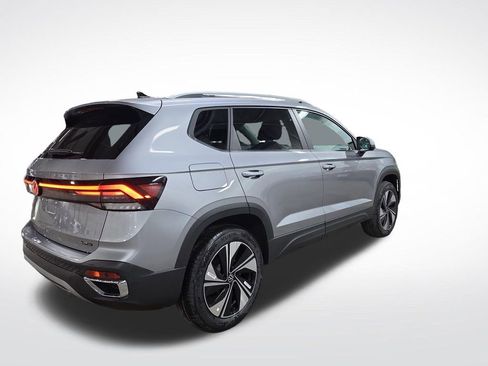 New 2026 Volkswagen Taos SE AWD/4WD image 5