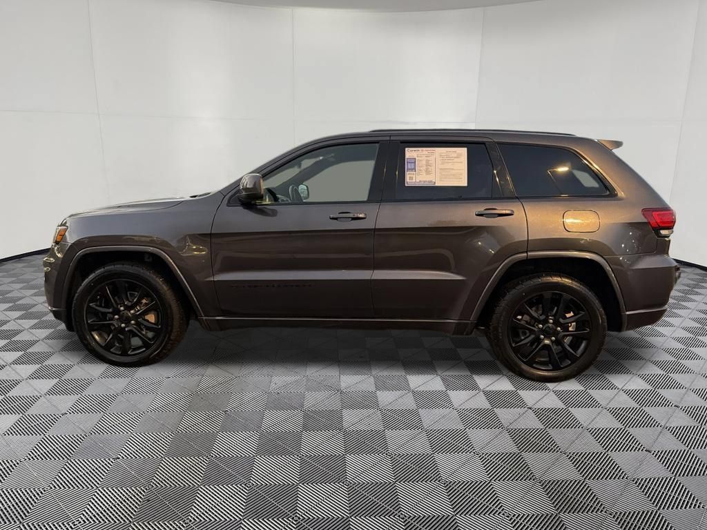 Used 2017 Jeep Grand Cherokee Altitude AWD/4WD image 4