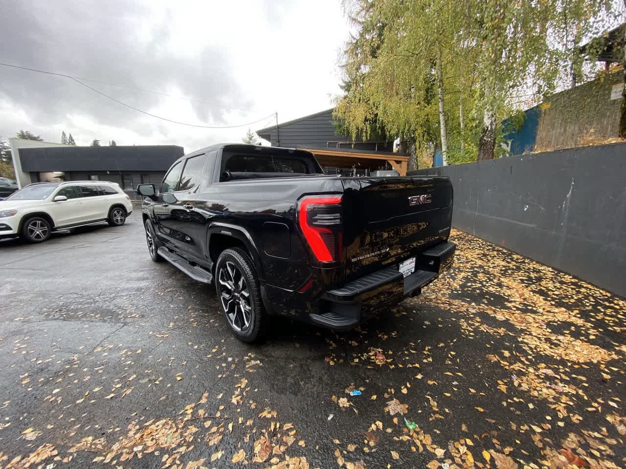 Used 2026 GMC Sierra EV Denali AWD/4WD image 4