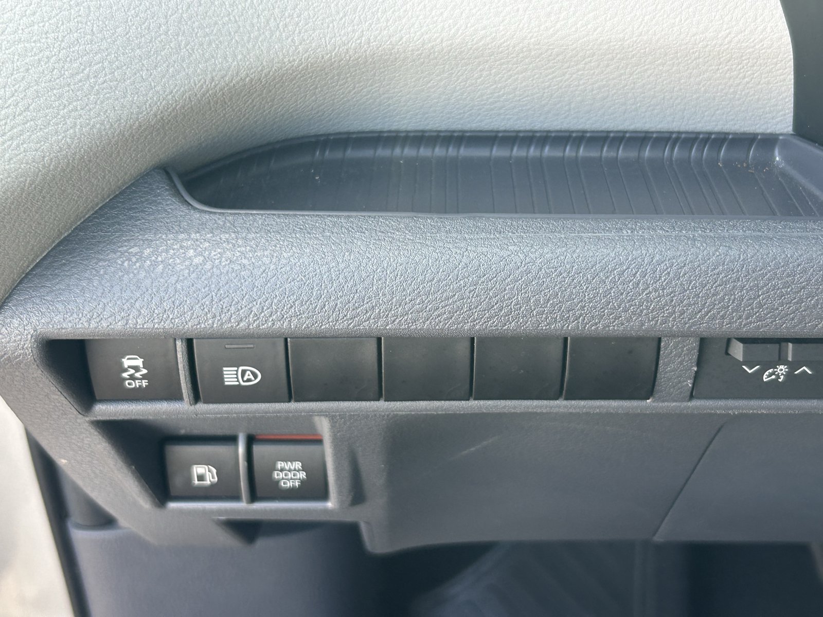 Used 2024 Toyota Sienna XLE FWD image 19