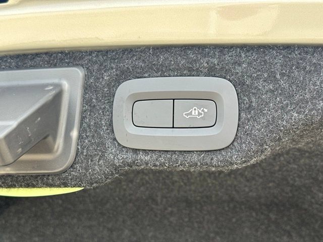 Used 2020 Volvo S60 T5 Momentum FWD image 33