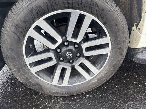 Used 2020 Toyota 4Runner Limited image 9