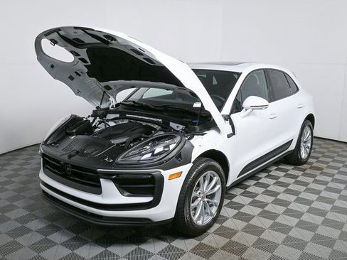 Certified 2025 Porsche Macan image 39