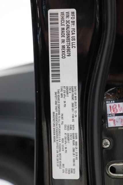 Used 2025 Jeep Compass Latitude w/ Sun & Sound Group AWD/4WD image 38