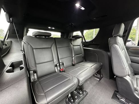 Used 2023 Chevrolet Suburban Premier w/ Advanced Technology Package AWD/4WD image 39