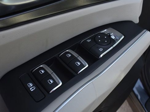 Used 2022 Kia Sorento S image 11