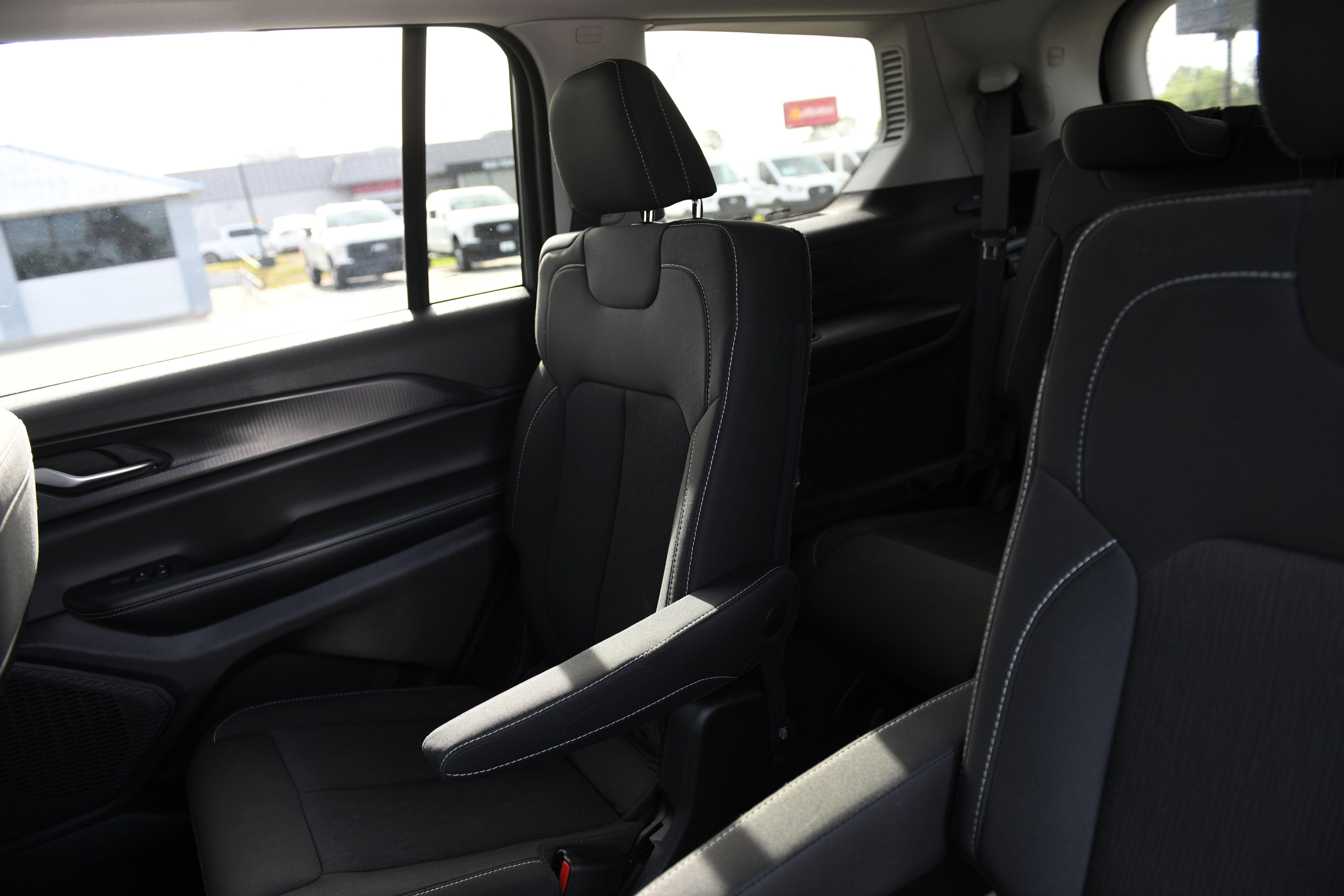 Used 2023 Jeep Grand Cherokee L Laredo RWD image 13