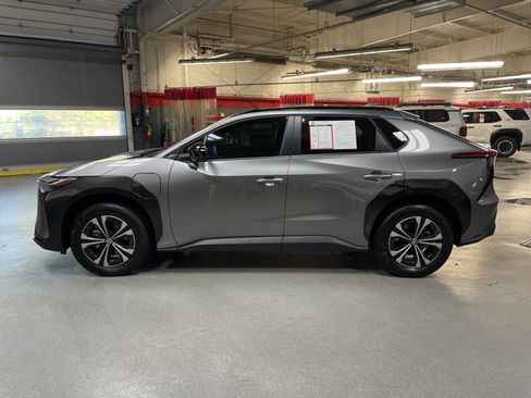 Used 2025 Toyota bZ4X XLE image 7