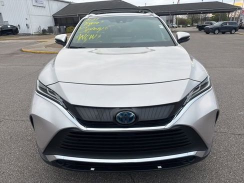 Used 2021 Toyota Venza XLE image 8