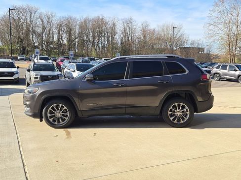 Used 2019 Jeep Cherokee Latitude Plus image 4
