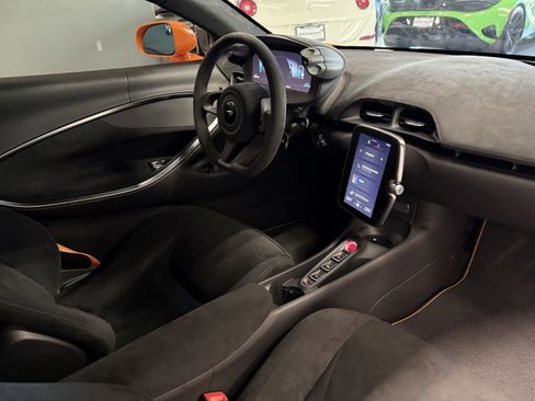 Used 2023 McLaren Artura image 20