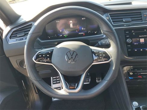 Used 2023 Volkswagen Tiguan SE R-Line image 25