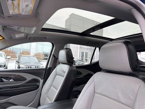 Used 2022 GMC Terrain SLT image 13