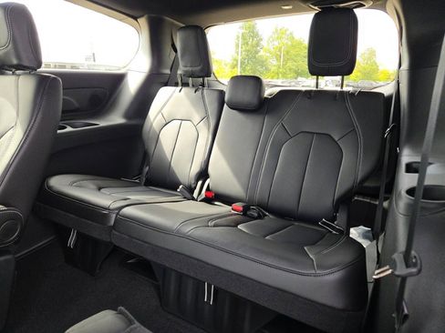 New 2026 Chrysler Pacifica Select image 20