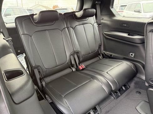 New 2025 Jeep Grand Cherokee L Limited w/ Black Appearance Package AWD/4WD image 7
