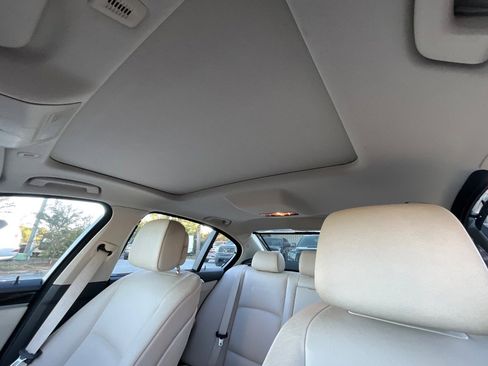 Used 2011 BMW 528i Sedan image 22