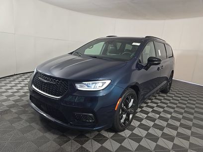 Used 2025 Chrysler Pacifica Limited