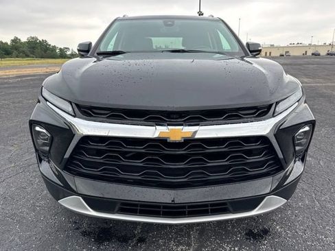 Used 2024 Chevrolet Blazer LT FWD image 2