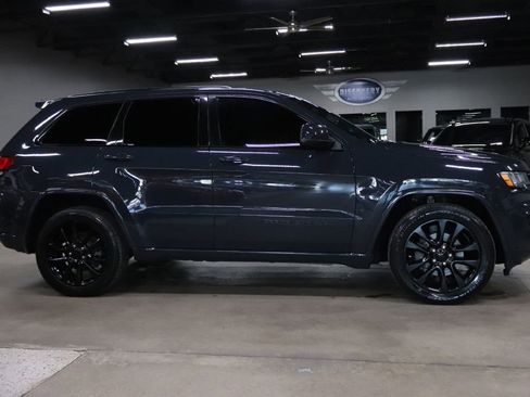 Used 2018 Jeep Grand Cherokee Altitude image 6