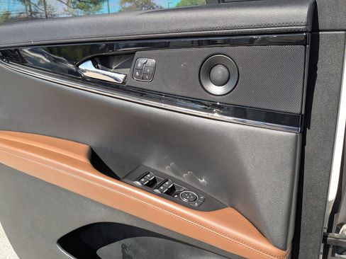 Used 2023 Lincoln Nautilus Reserve w/ Luxury Package image 12