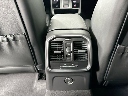 Certified 2025 Porsche Macan image 37