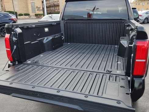 Used 2024 Toyota Tacoma TRD Off-Road image 25