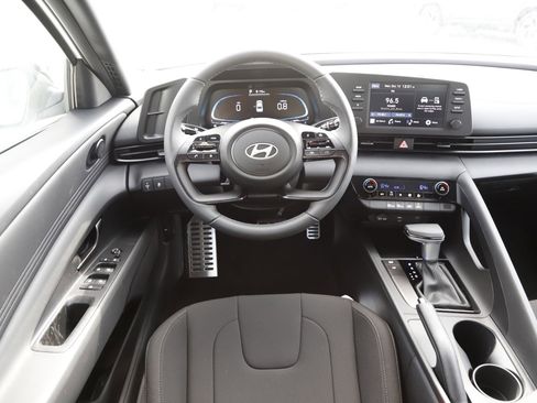 New 2025 Hyundai Elantra Sport image 16