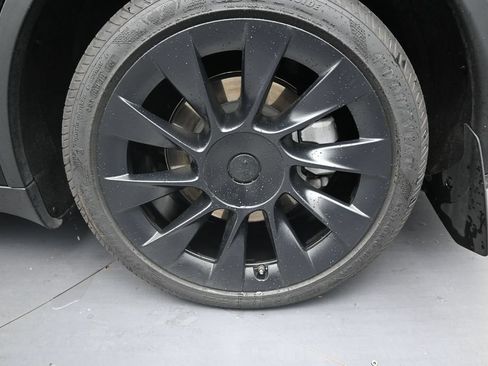 Used 2023 Tesla Model Y Long Range AWD/4WD image 9